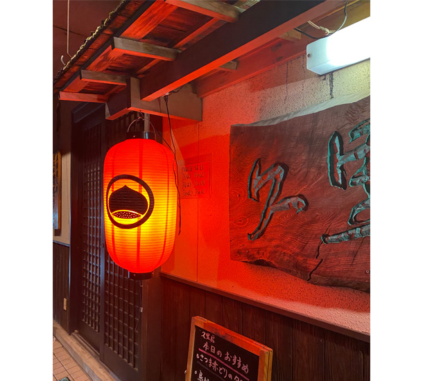 実績事例1567：居酒屋様の店舗装飾用オリジナルビニール提灯　活用風景2