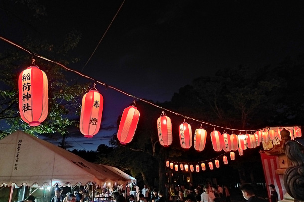 実績事例1585：神社様のお祭り用オリジナルビニール提灯　活用風景