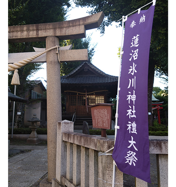 実績事例1592：神社様の例大祭用オリジナルのぼり旗　活用風景