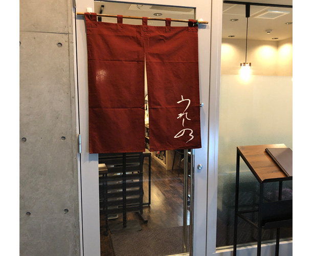 実績事例1611：日本料理店様の店舗装飾用オリジナル店頭のれん　活用風景